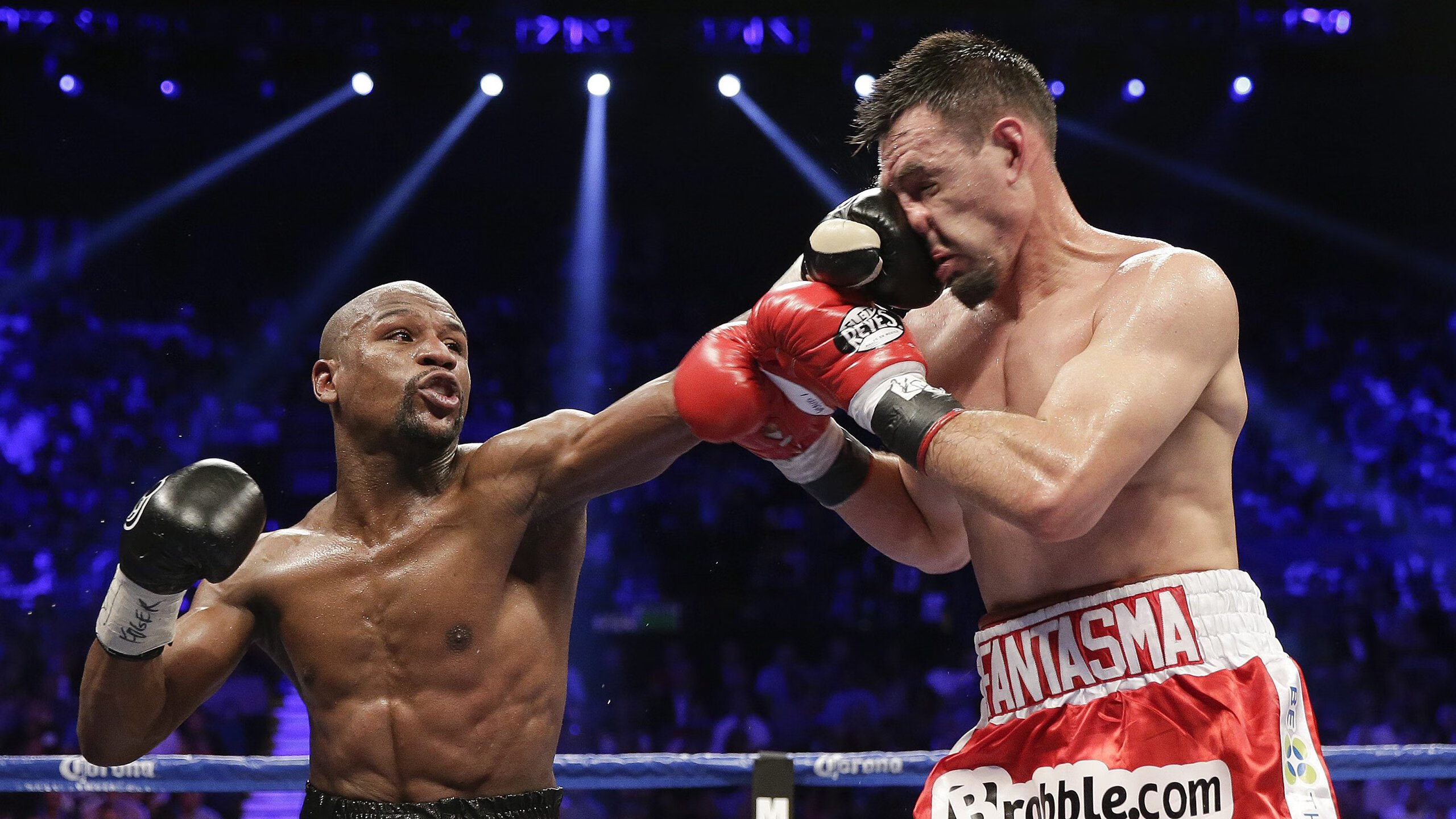 爱游戏体育app-世俱杯决赛提前预演：两强激烈碰撞，世俱杯集锦